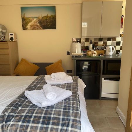 Auntie Bett'S - Cosy Double Ensuite Room With Mini Kitchen Кингсбридж Экстерьер фото