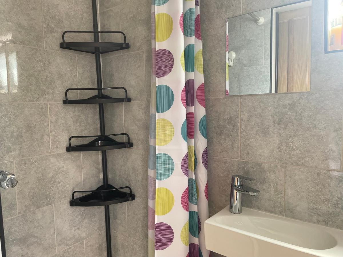 Auntie Bett'S - Cosy Double Ensuite Room With Mini Kitchen Кингсбридж Экстерьер фото